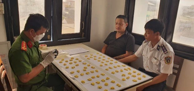 Bắt đối tượng chuyển 800 viên thuốc lắc từ TP Hồ Chí Minh về Bình Thuận