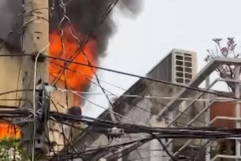 TP. HCM: Lửa phừng phực cháy trong căn nhà ở quận Phú Nhuận