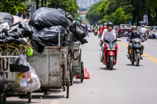 Hà Nội ngập trong rác thải: Chuyên gia "hiến kế" để dân bớt khổ, chính quyền bớt đau đầu