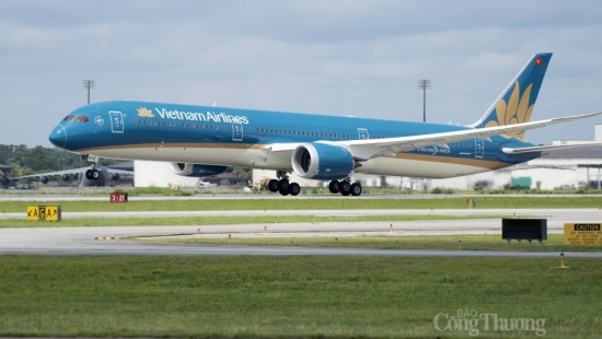 Cổ phiếu của Vietnam Airlines bị đưa vào diện kiểm soát do lỗ liên tiếp