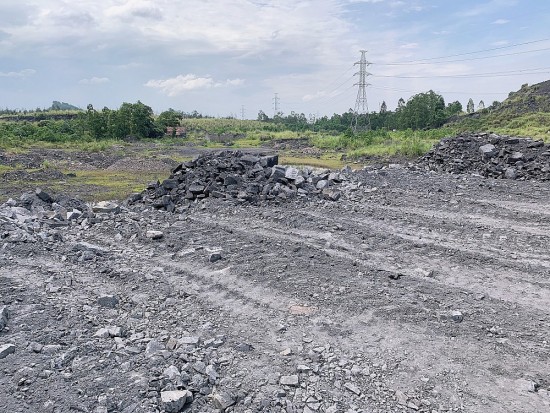 Vụ đổ trộm đất đá thải mỏ: Chính quyền Đông Triều buộc doanh nghiệp phải khắc phục