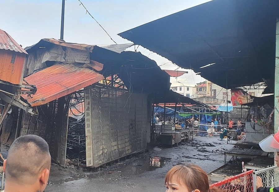 Bắc Ninh: Chập điện gây cháy lớn tại chợ Đọ Xá