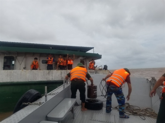 Tàu chở dầu Hà An gặp sự cố ở vùng biển Thái Bình: Ngăn chặn sự cố tràn 1000 tấn dầu
