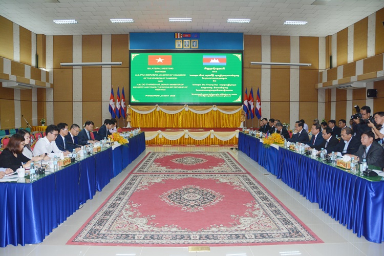 Tăng cường hợp tác phát triển thương mại biên giới Việt Nam – Campuchia