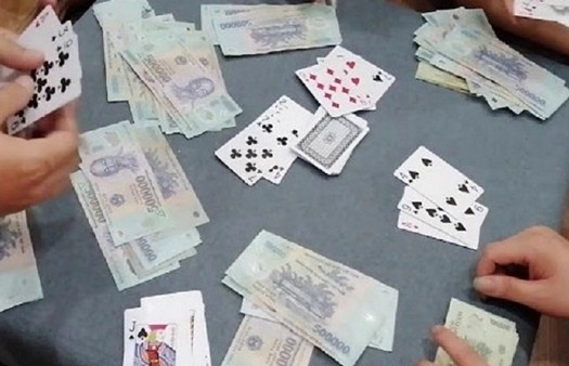 Cán bộ kiểm lâm tham gia đánh bạc bị khởi tố