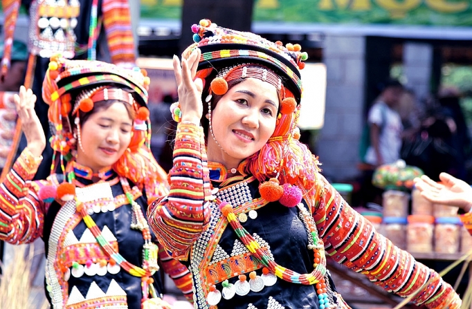 NTK Thủy Nguyễn cách tân trang phục của phụ nữ dân tộc Thái