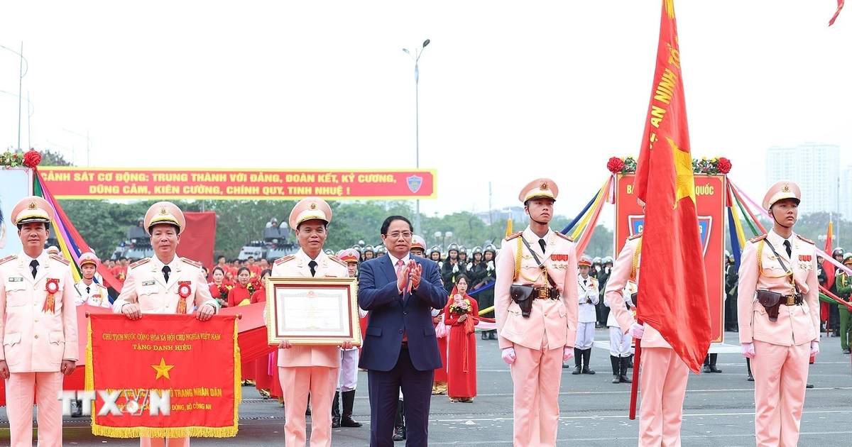 Thủ tướng dự Lễ kỷ niệm 50 năm Ngày truyền thống lực lượng Cảnh sát Cơ động