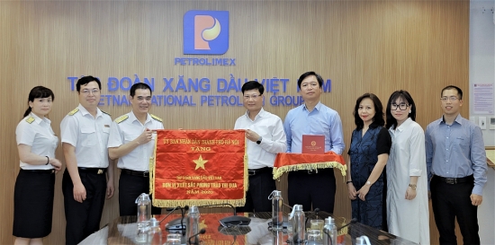 Petrolimex nhận cờ thi đua của UBND TP. Hà Nội