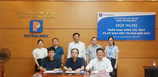 Cụm thi đua số 5 Petrolimex ký giao ước thi đua năm 2022