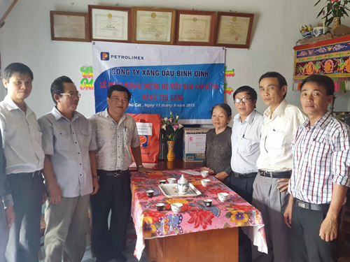 Petrolimex Bình Định nhận phụng dưỡng 10 mẹ Việt Nam anh hùng