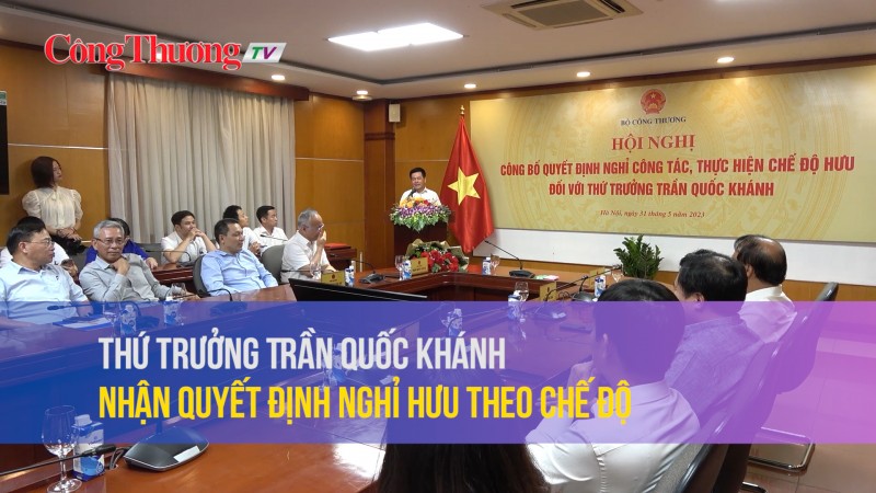Thứ trưởng Trần Quốc Khánh nhận quyết định nghỉ hưu theo chế độ