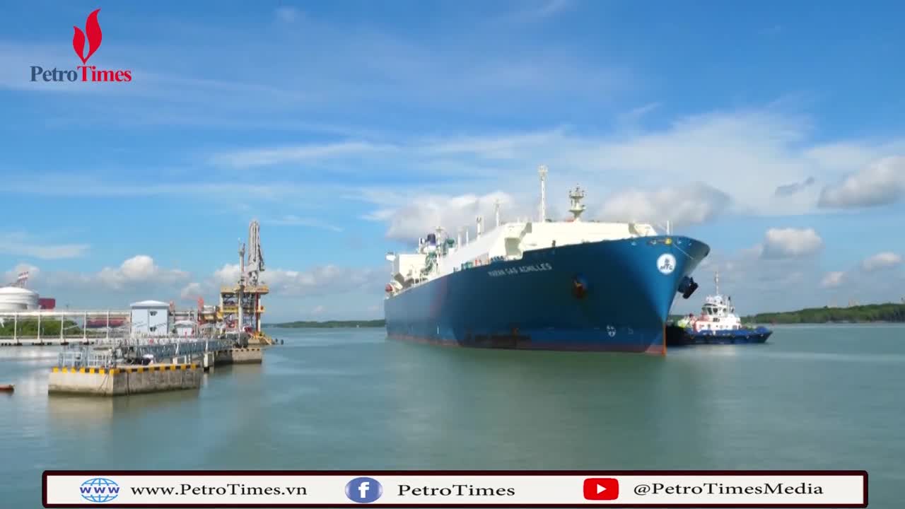 PV GAS tiếp nhận tàu chở 70.000 tấn LNG đầu tiên