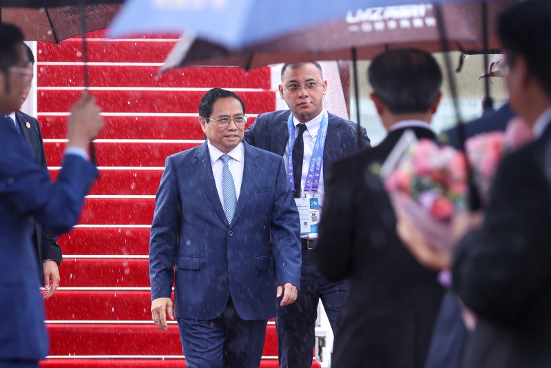 Thủ tướng Phạm Minh Chính bắt đầu chuyến công tác tham dự Hội chợ CAEXPO và Hội nghị CABIS