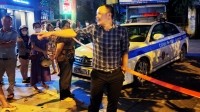 Tài xế ô tô ở Hà Nội chống đối kiểm tra nồng độ cồn, dọa đánh người