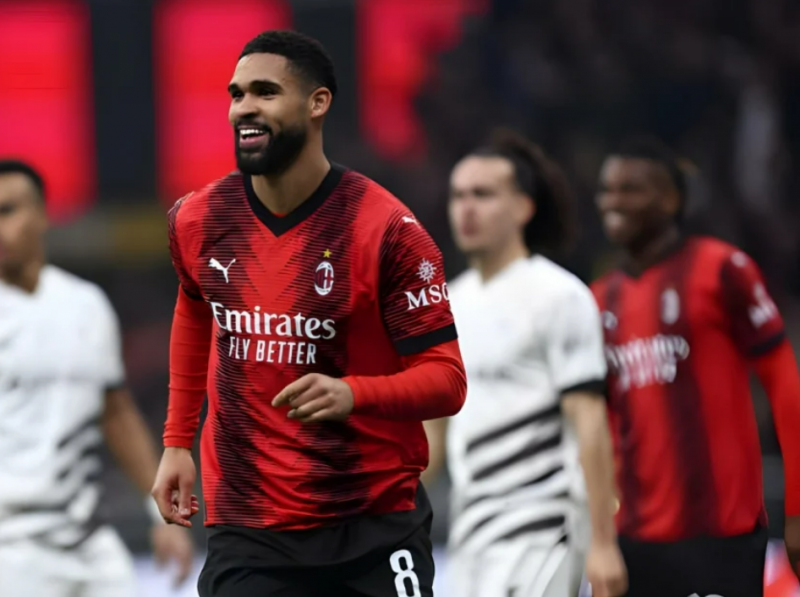 AC Milan thắng dễ Rennes trên sân nhà