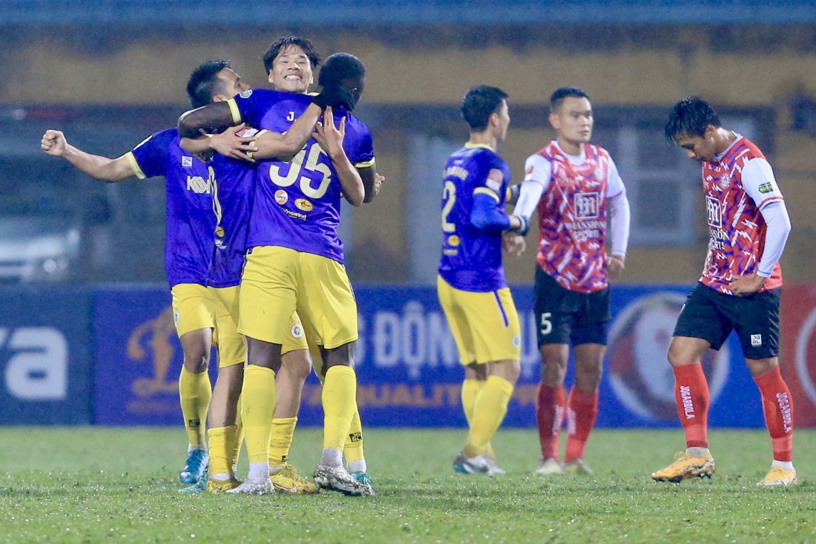 Hà Nội FC thắng áp đảo CLB TP. Hồ Chí Minh