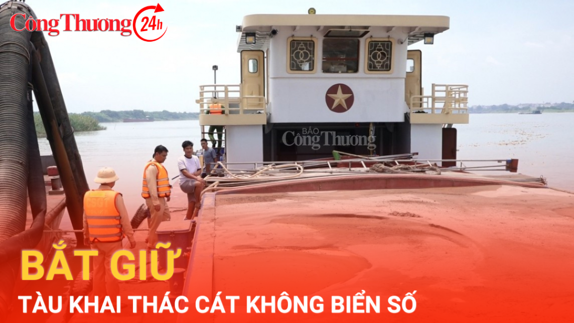 Bắt giữ tàu khai thác cát không gắn biển kiểm soát trên sông Hồng