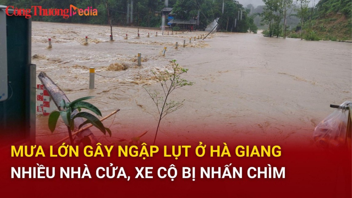 Mưa lớn gây ngập lụt ở Hà Giang khiến nhiều nhà cửa, xe cộ bị nhấn chìm