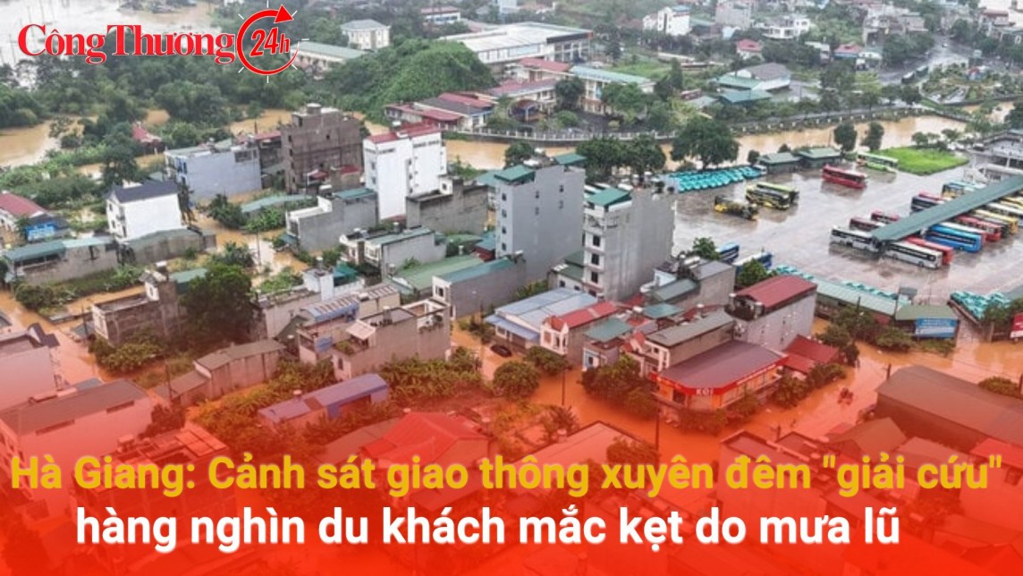 Hà Giang: Cảnh sát giao thông xuyên đêm "giải cứu" hàng nghìn du khách mắc kẹt do mưa lũ