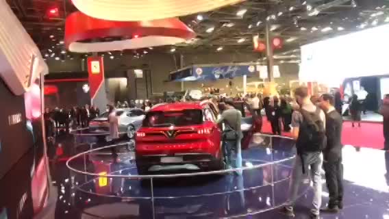 VinFast tiếp tục thu hút truyền thông thế giới tại Paris Motor Show