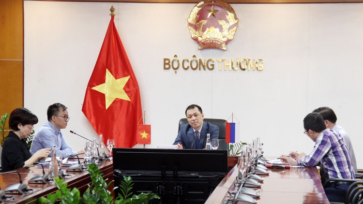 Việt Nam – Nga: Thúc đẩy thực hiện Nghị định thư hợp tác về sản xuất ô tô