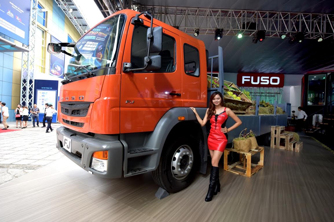 Gian hang FUSO tai Vietnam Motor Show 2016